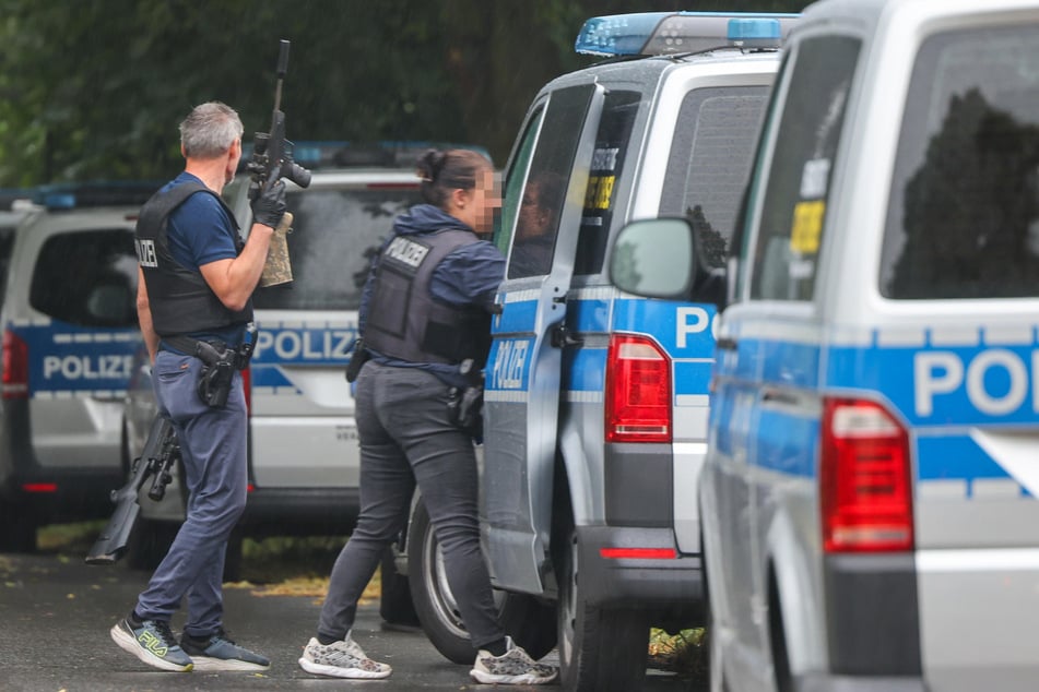 Im Neukircher Ortsteil Weißbach läuft seit dem frühen Mittwochmorgen ein Polizei-Großeinsatz.