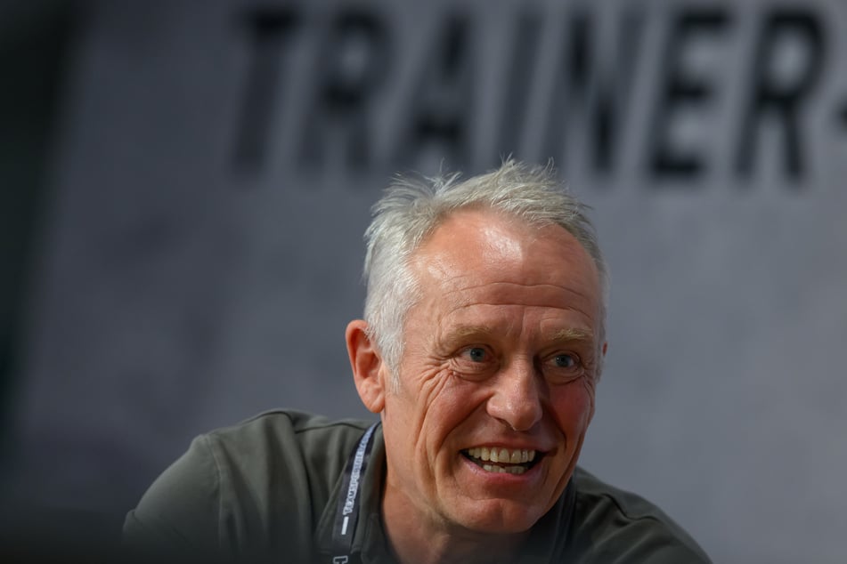 Christian Streich (60), ehemaliger Trainer des SC Freiburg, diskutiert über die Frage, was Menschen im Stadion, im Klassenzimmer oder im Alltag "wirklich berührt".