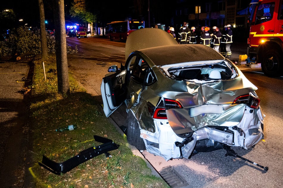 Zwei Männer hatten sich in einem Tesla und einem Mercedes unter Drogeneinfluss ein illegales Autorennen geliefert.