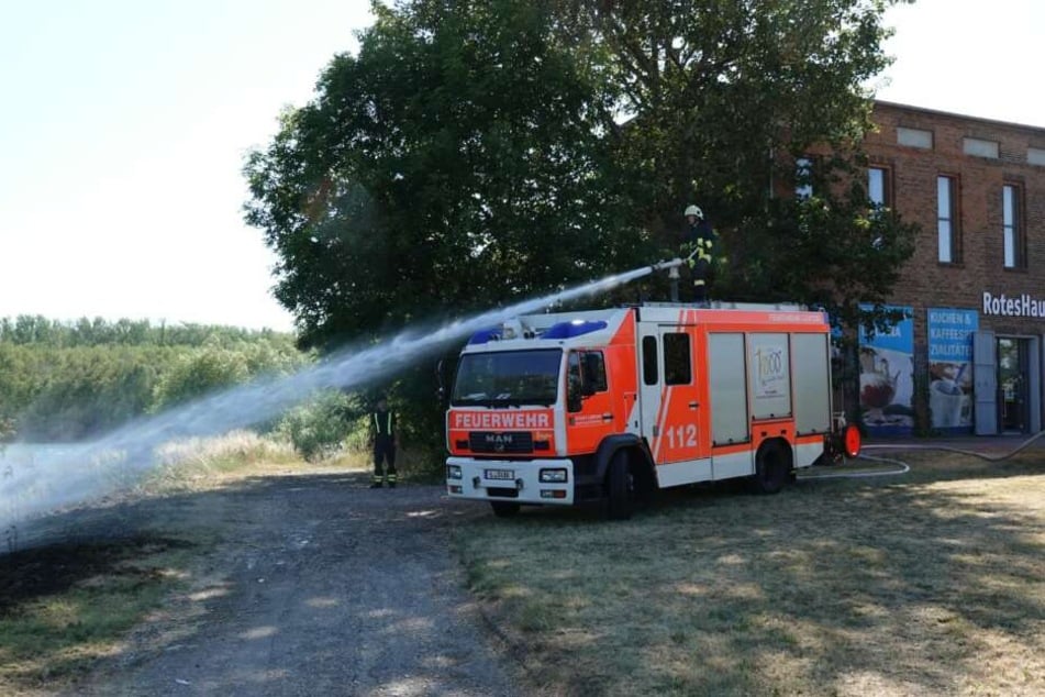 Auch ein Wasserwerfer kam zum Einsatz.