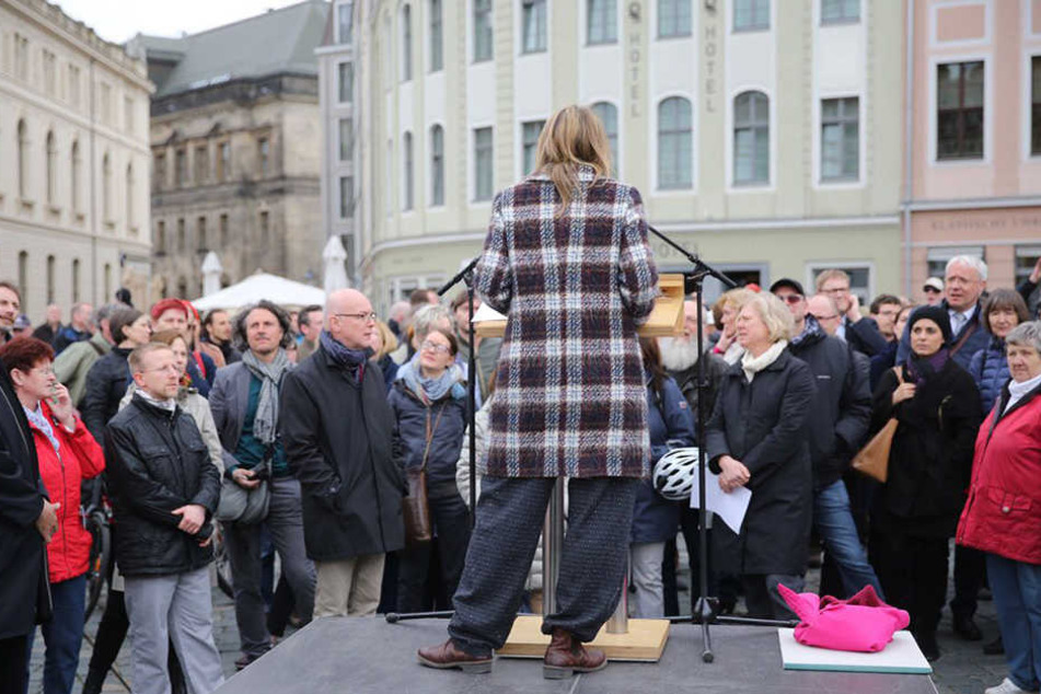 Die Dresdner Kulturbürgermeisterin Annekathrin Klepsch (39, Linke) sprach zur Einweihung ein paar eröffnende Worte. 