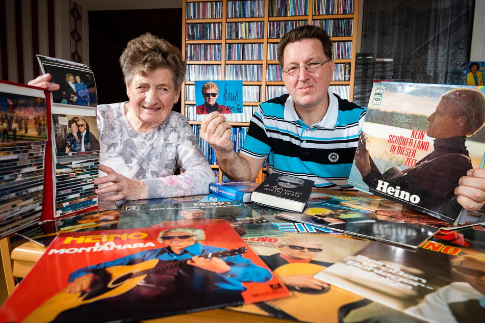 Uwe Bartz (52) und seine Mutter Anneliese (83) sind seit Jahrzehnten Heino-Fans. TAG24 brachte die beiden mit ihrem großen Idol zusammen.