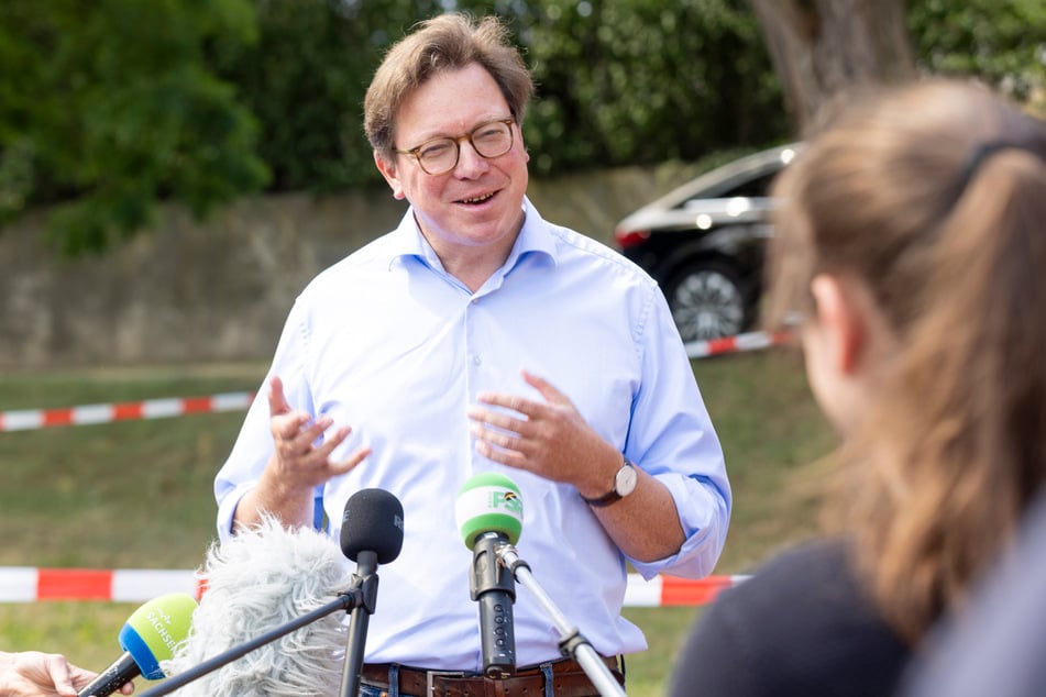 Staatsminister Georg-Ludwig von Breitenbuch (54, CDU) beim Besuch in Zeithain.