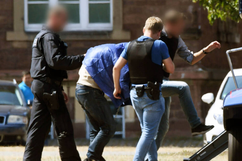 Die Verhaftung von Magomed-Ali C. im August 2018, in deren Rahmen auch der Sprengstoff in seiner Wohnung gefunden wurde.
