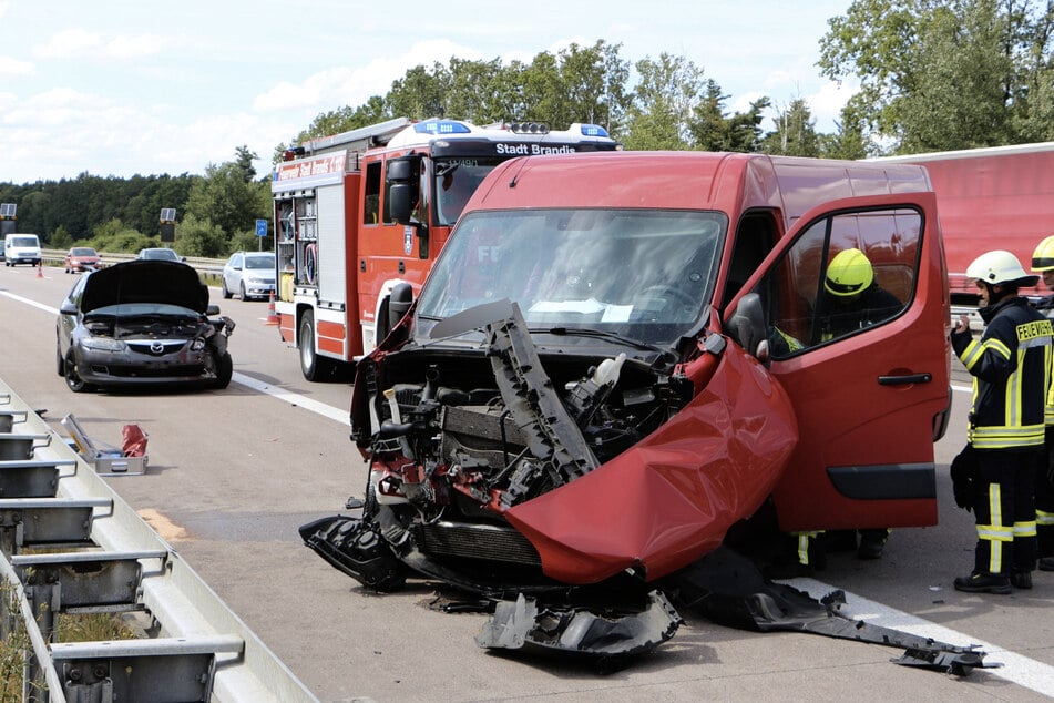 Unfall A14: Auto rammt Rettungswagen: Nach schwerem Unfall kracht es gleich ein zweites Mal