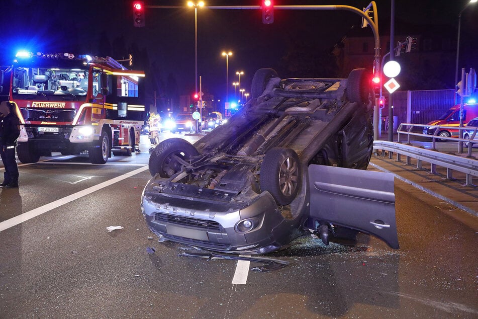 Infolge des Crashs überschlug sich der Citroën.