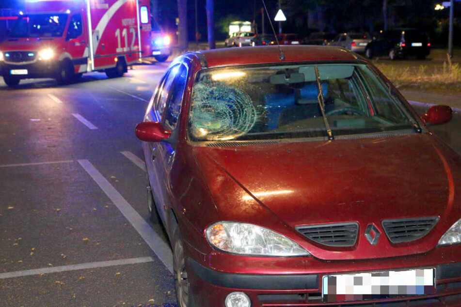 Ein Auto hat in der Nacht zu Dienstag einen Mann auf dem Buckower Damm in Britz erfasst.