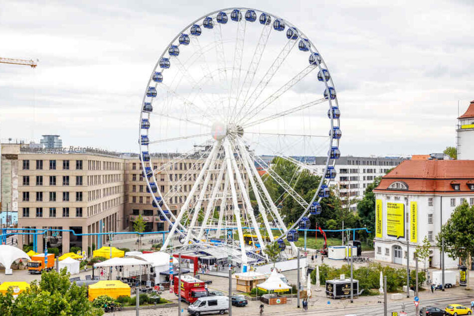Vergangenes Jahr stand das 55 Meter hohe Riesenrad auf dem Postplatz. Aktuell wird ein neuer Standort gesucht.