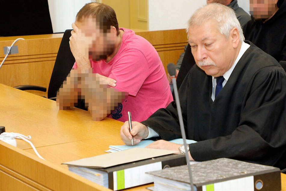 Chris H. (37, l.) hatte seine Freundin am 23. April 2018 mit einem Küchenmesser umgebracht.