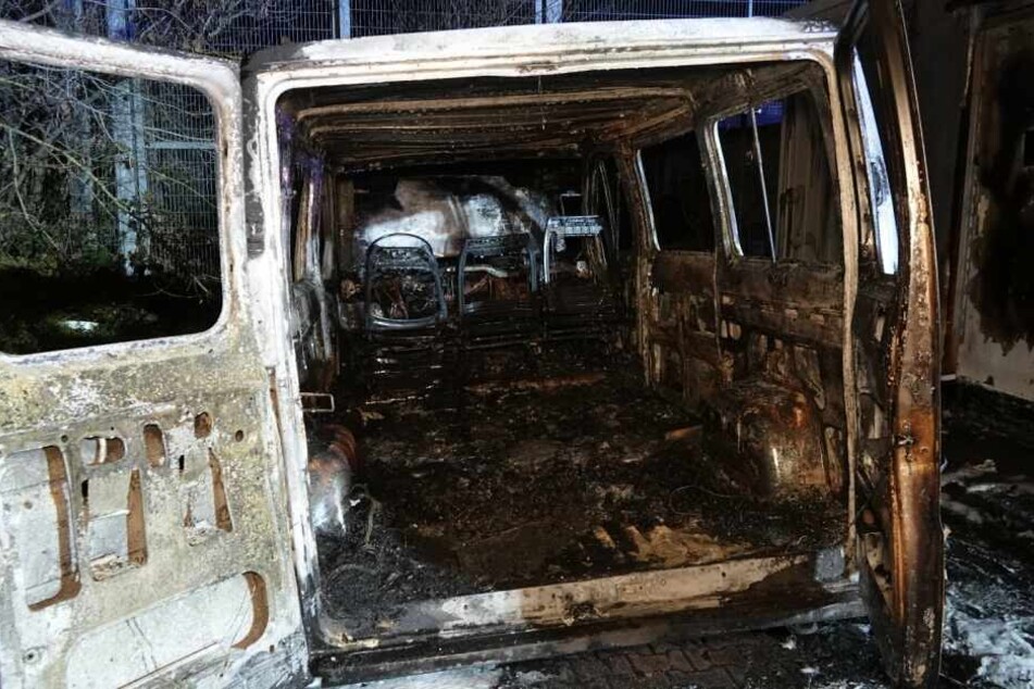 Der Fiat Ducato brannte vollständig aus.