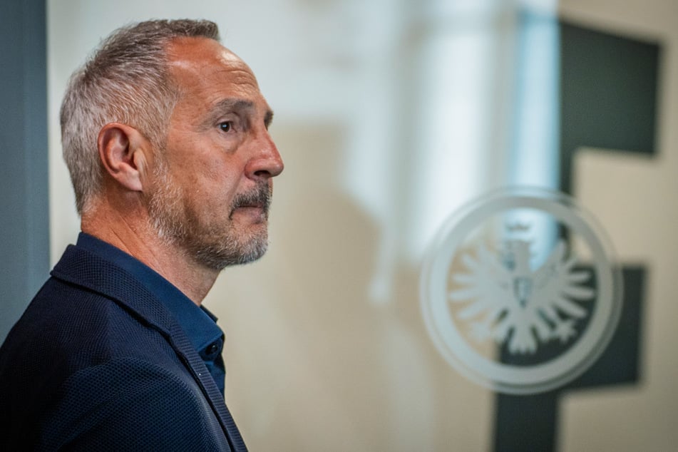 Eintracht-Trainer Adi Hütter (56) ist ein großer Freund des schnellen Umschaltspiels. Noch fehlt ihm dazu aber das richtige Personal.