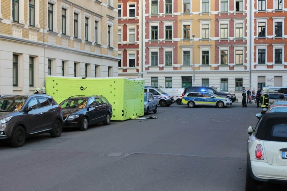 Der randalierende Mann hatte Gegenständen aus seinem Fenster geworfen.
