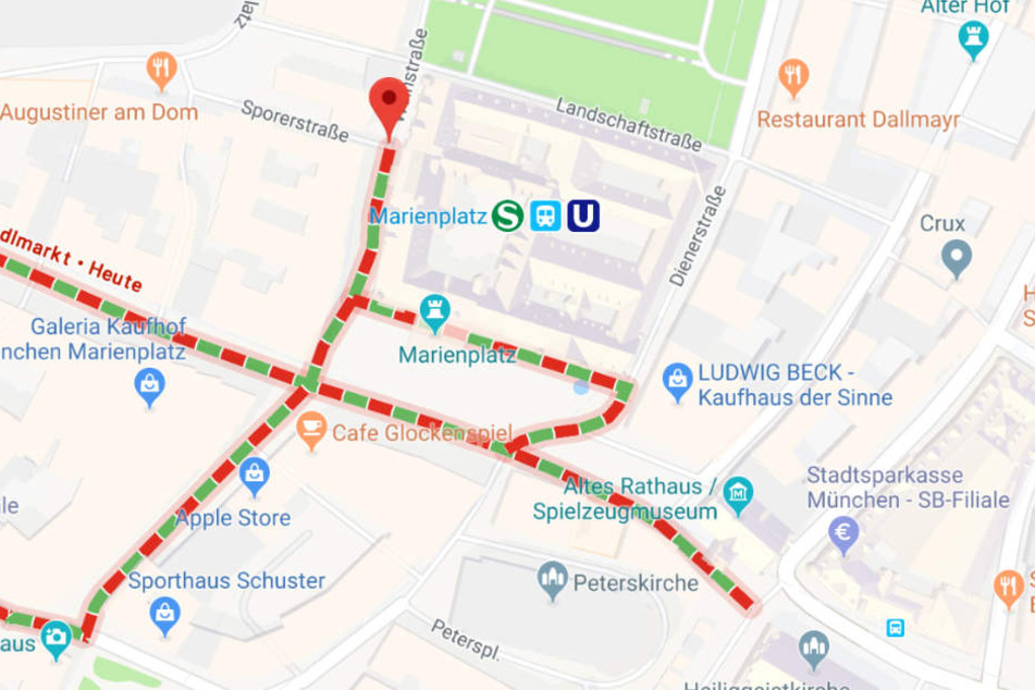 Eine 77 Jahre alte Frau ist nach einem Sturz am U-Bahnhof Marienplatz gestorben.