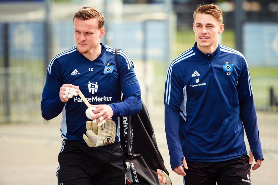 Tom Mickel (34, links) bleibt ein weiteres Jahr beim HSV.