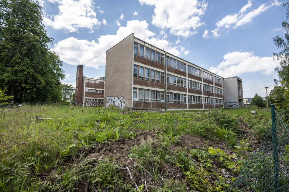 In der Vettersstraße 34 soll bis März 2023 eine neue Oberschule mit moderner Zweifeldsporthalle entstehen.