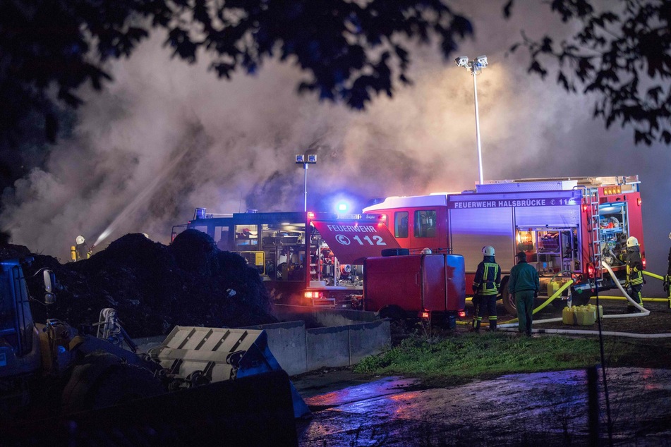 Feuerwehreinsatz in Conradsdorf! Ein Komposthaufen brannte am Samstagmorgen.