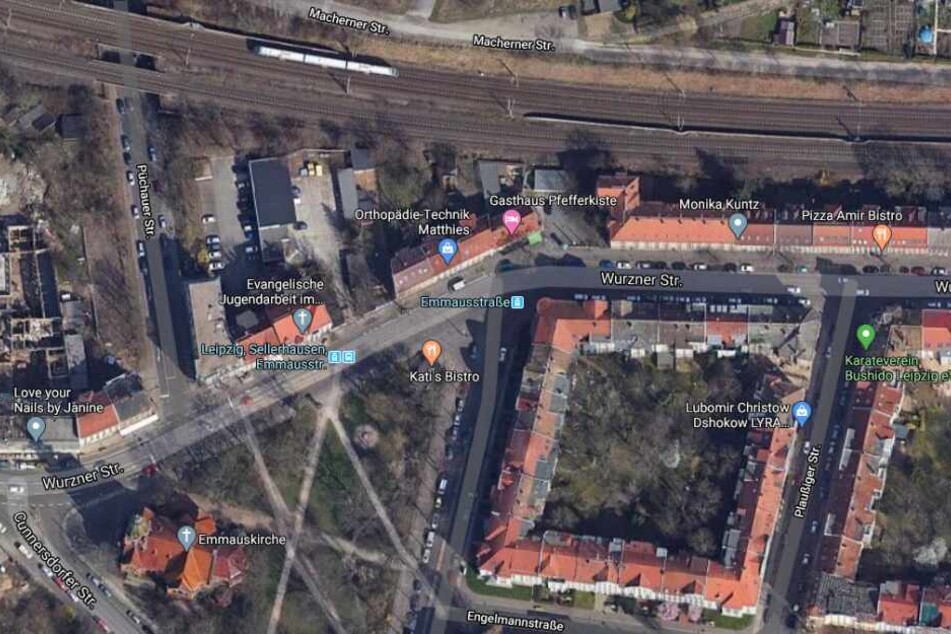 Der Vorfall ereignete sich an der Bushaltestelle Wurzener Straße/Emmausstraße im Stadtteil Sellerhausen-Stünz.