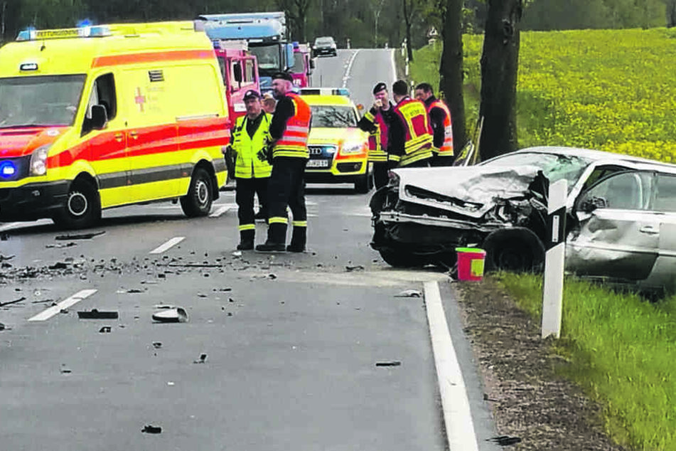 Bei dem schweren Zusammenprall ist eine Person gestorben.