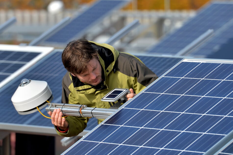 Das Krankenhaus in der Friedrichstadt bekommt womöglich Solarmodule aufs Dach.