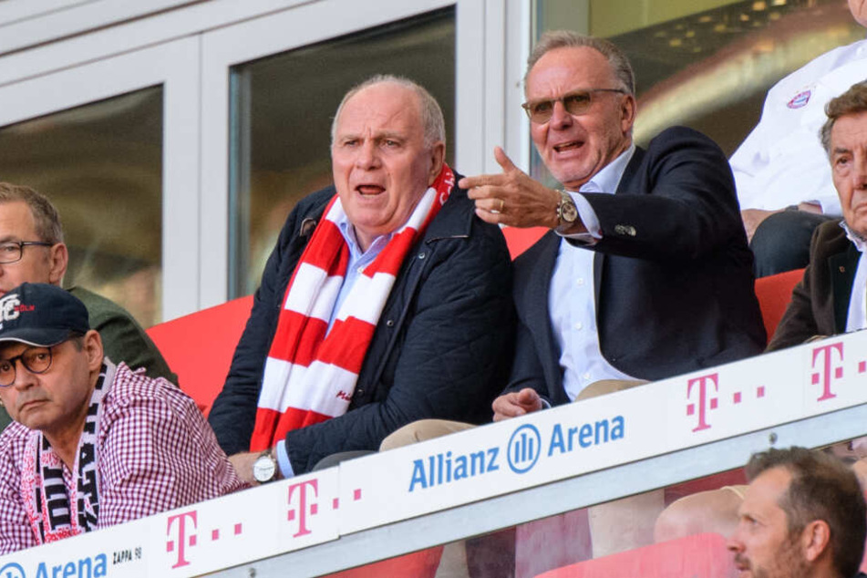 Uli Hoeneß, Vereinspräsident vom FC Bayern (l), und Karl-Heinz Rummenigge, Vorstandschef vom FC Bayern.