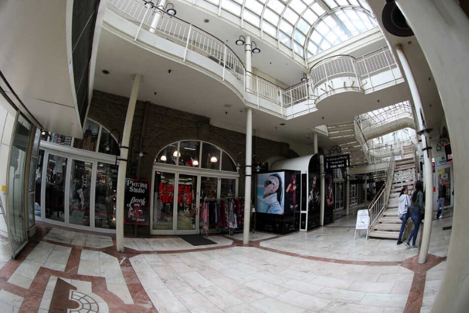 Im Vergleich zu modernen Shopping-Passagen ist die Arcade eher eng und verwinkelt.