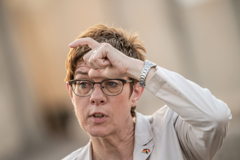 Annegret Kramp-Karrenbauer begibt sich für die heiße Wahlkampfphase nach Brandenburg.