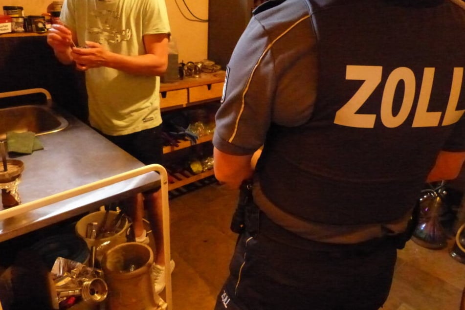 Kontrolle in Hamburger Raucher-Bars.