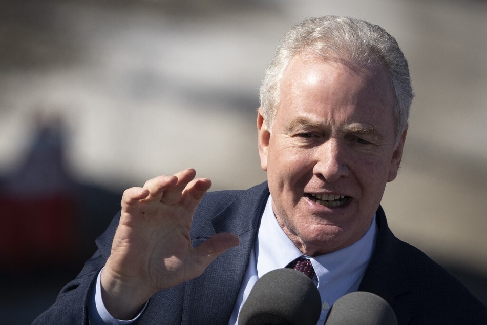 Senator Chris Van Hollen says Netanyahu is "giving the finger" to Biden on Gaza