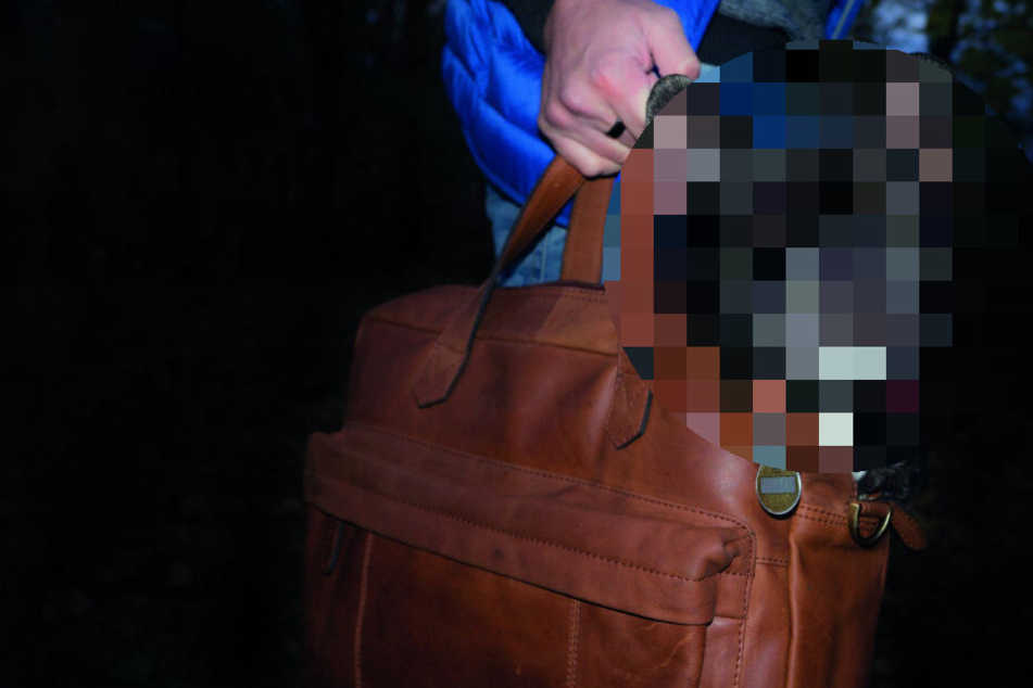 Was schaut denn da aus der Tasche? Taschendiebe würden eine mächtige Überraschung erleben!