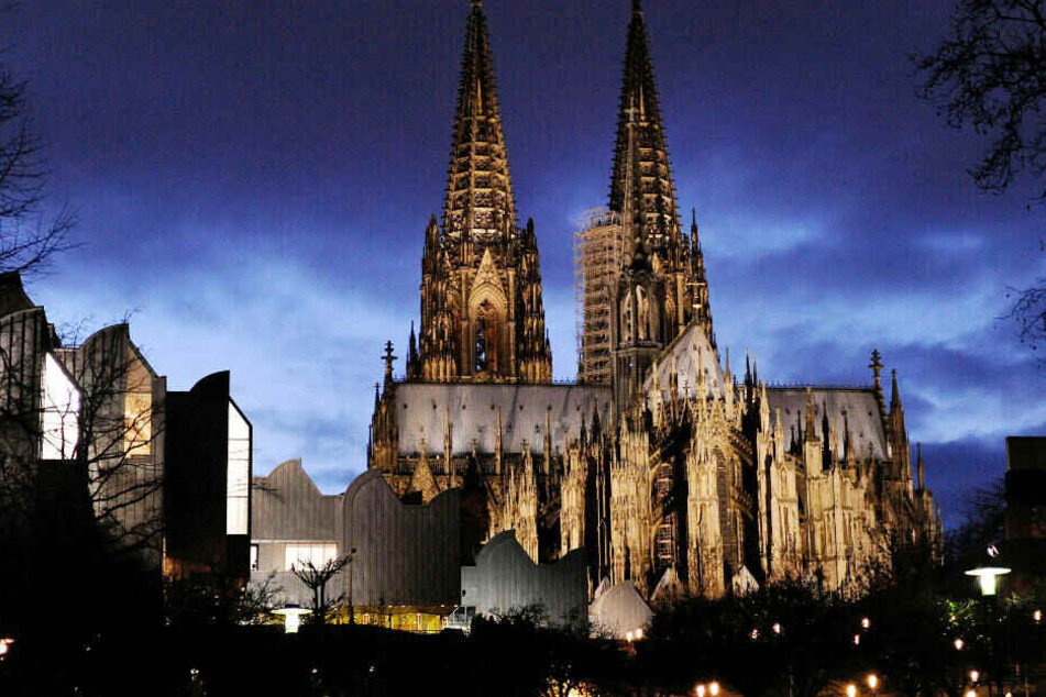 Gehören zusammen: Der Kölner Dom und die kölsche Sprache.