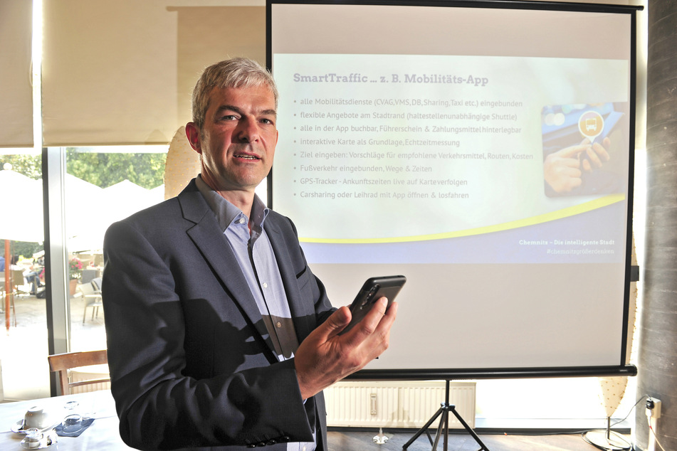 OB-Kandidat Volkmar Zschocke (51, Grüne) stellte am Donnerstag seine Ideen für eine Mobilitäts-App vor.