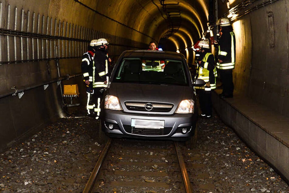 Das Auto der 52-jährigen Frau blieb im Tunnel der Linie 1 stecken.