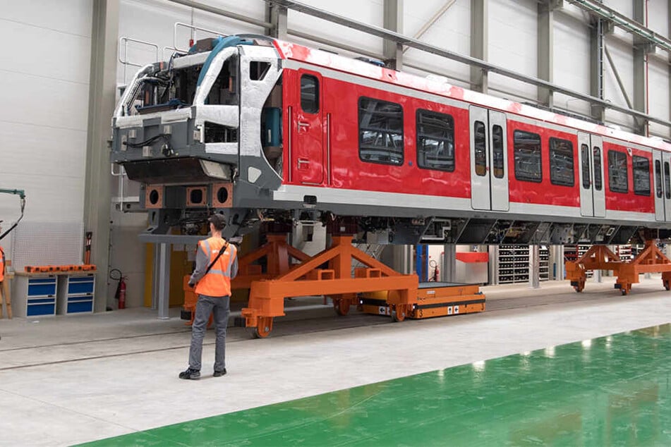 Eine Hamburger S-Bahn im millionenteuren Neubau bei Bombardier in Bautzen.