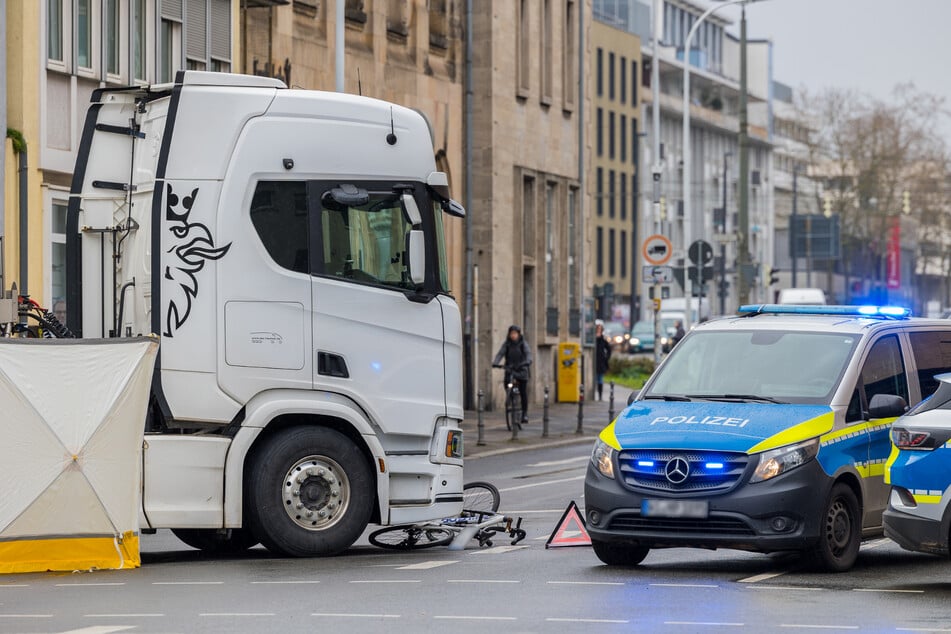 Der tödliche Unfall ereignete sich an der Kreuzung Bleichstraße/Kasinostraße in Darmstadts Innenstadt.