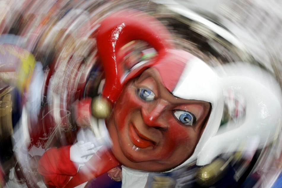 Ein Karnevalist aus Düsseldorf wurde Opfer eines tückischen Raubüberfalls (Symbolbild).