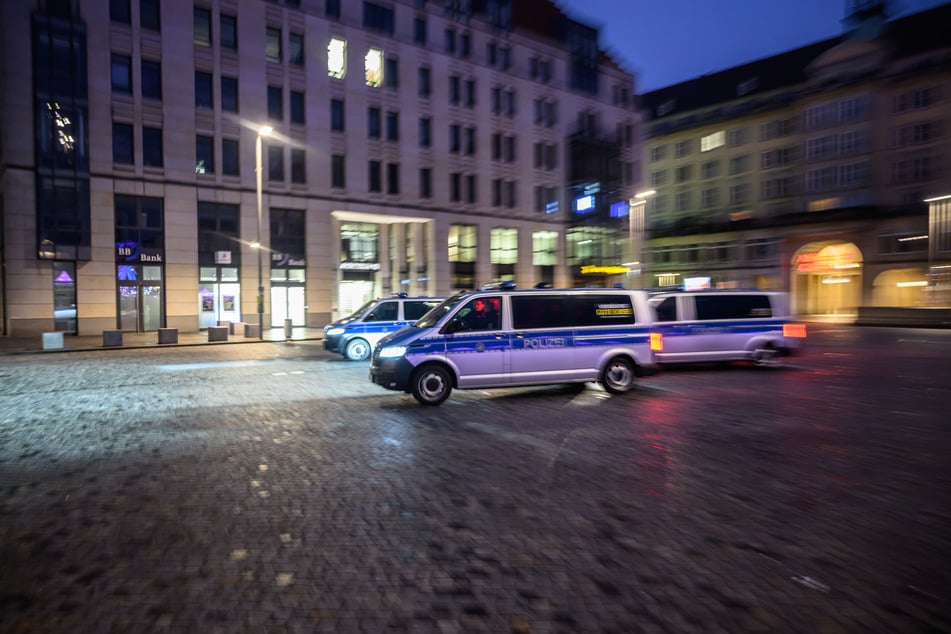 Die Einsatzkräfte der Polizei sind seit den Morgenstunden im Einsatz.