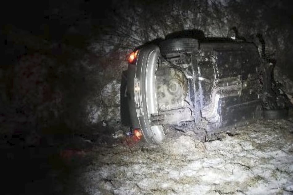 Bei einem Unfall auf der A1 haben sich zwei Autos überschlagen.