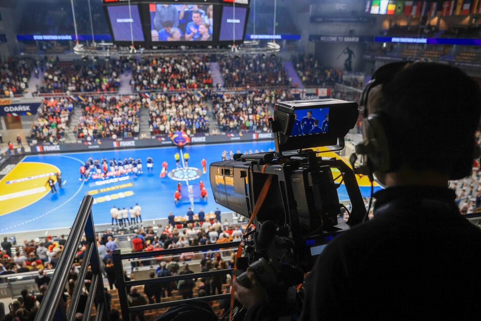 ARD und ZDF übertragen alle Spiele der deutschen Mannschaft in den Hauptprogrammen sowie auf ihren Internet-Seiten und in ihren Mediatheken. (Symbolbild)