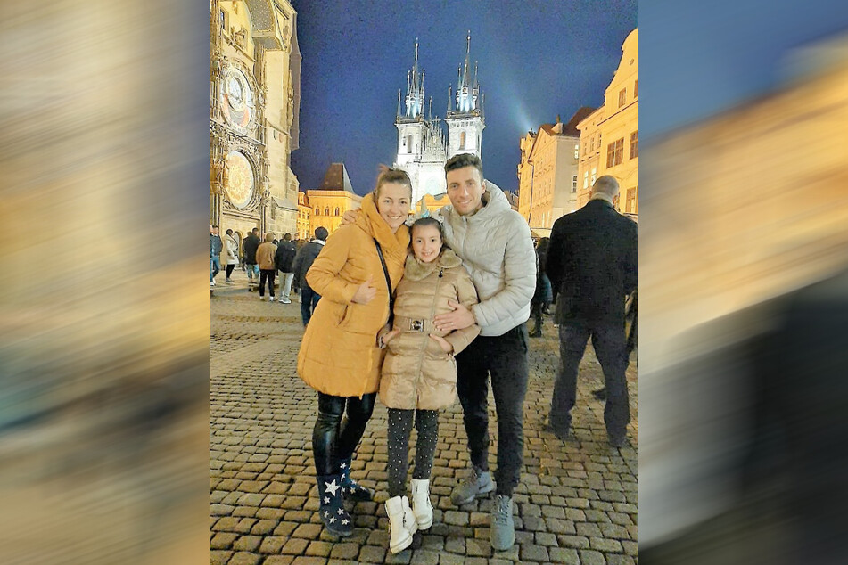 Der Familienvater: Rosendo mit Ehefrau Hana und Tochter Sofia (9) in Prag.