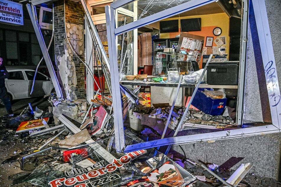 Die Glasfront wurde vollständig zerstört.