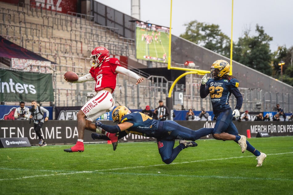 Potsdams Quarterback Jaylon Henderson (l.) erlief im ersten Durchgang zwei Touchdowns.