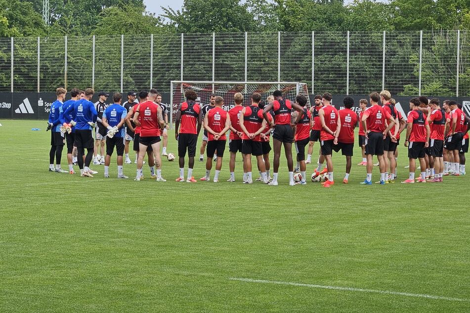 Der Eliaspark ist zum Trainingsstart der Woche rappelvoll.