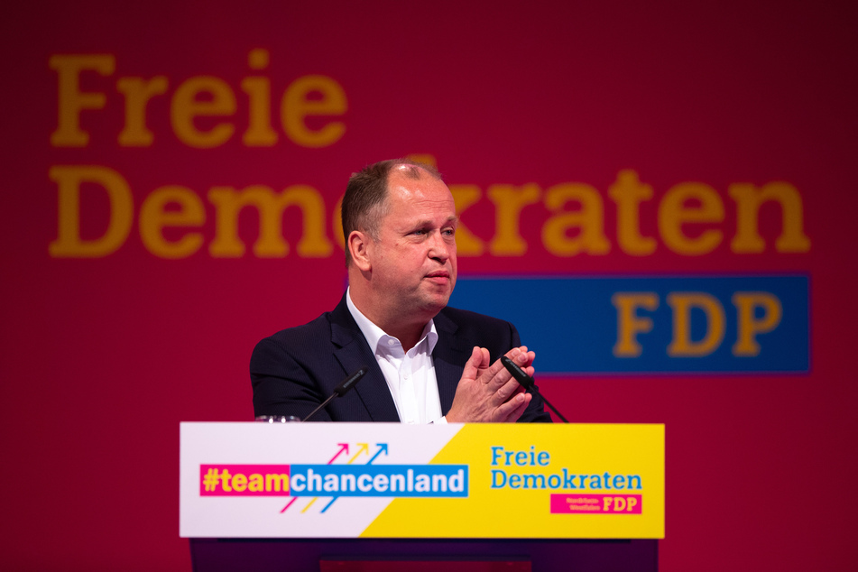 Joachim Stamp (50), Landesvorsitzender der nordrhein-westfälischen FDP, spricht in den Westfalenhallen auf der Landeswahlversammlung.