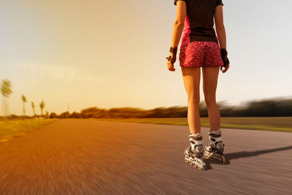 Die wilde Fahrt auf Inlineskates endet für ein junges Mädchen tödlich. (Symbolbild)