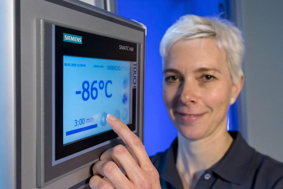 Hier steht's Blau auf Weiß: In der Kammer herrschen minus 86 Grad.
