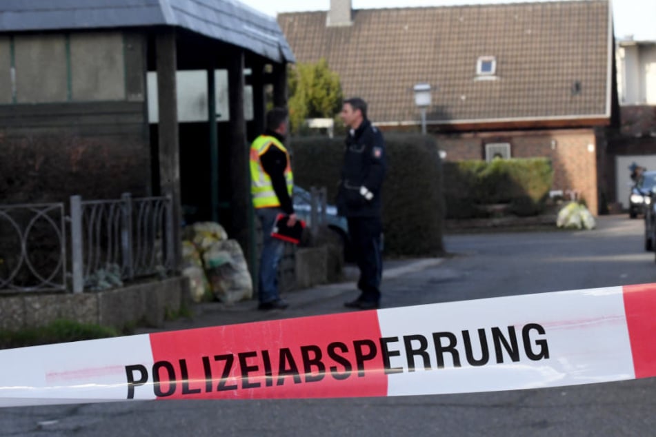 Ermittler haben den Tatort in Schönberg abgesperrt.