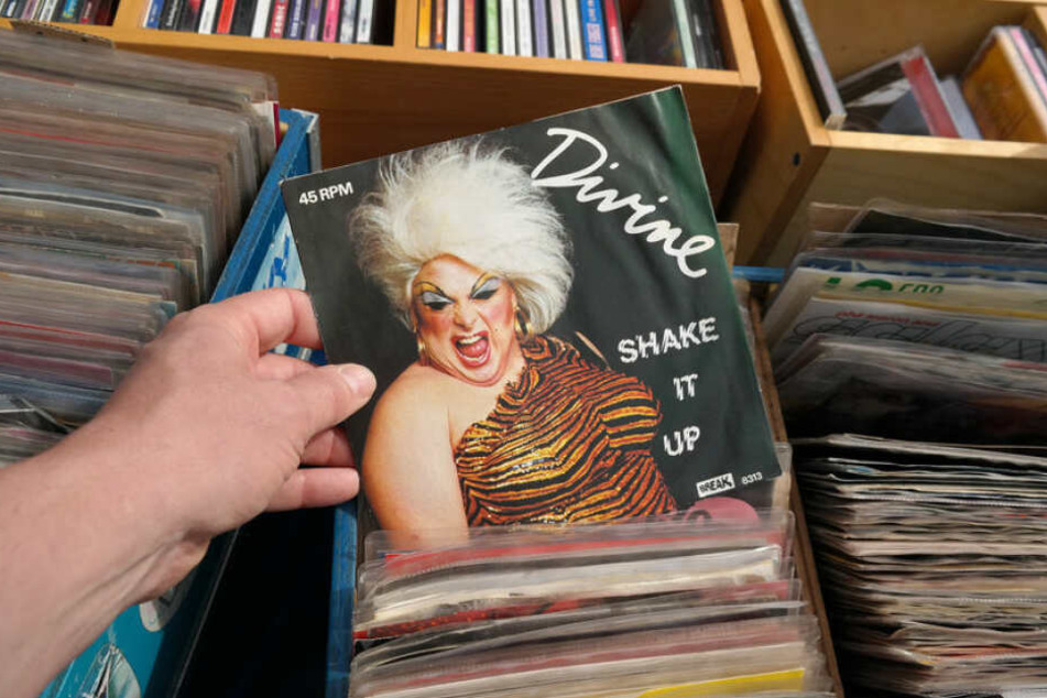Wegbereiter und feinstes Sample-Material für die House Music von heute: Eine Second-Hand-Vilny von Dance-Star Divine mit dem Titel "Shake it up".