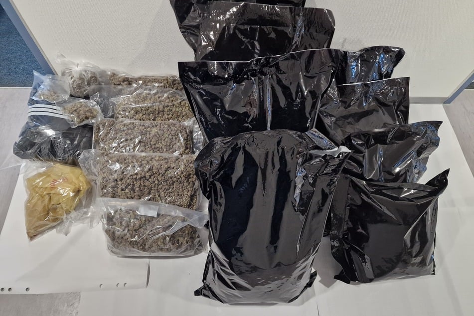 Die Magdeburger Polizei fand einen Transporter voller Drogen.