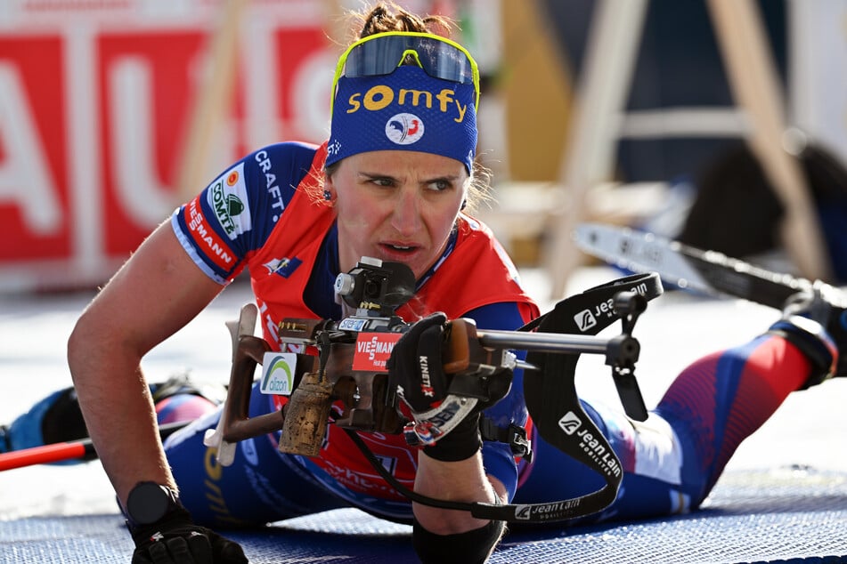 Bei ihrem Comeback in Hochfilzen belegte Julia Simon den 19. Platz im Sprint.