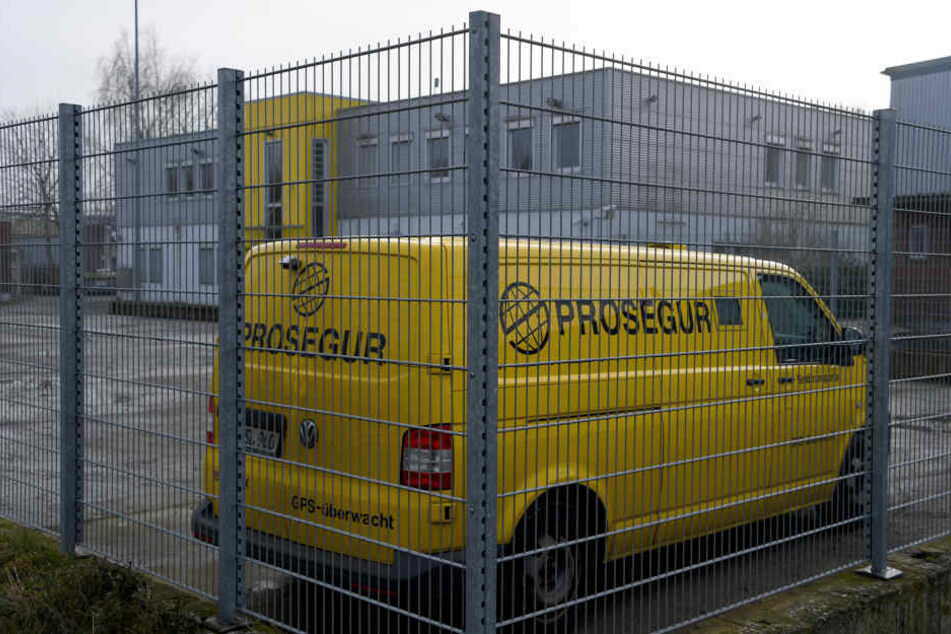 Ein Geldtransporter auf dem Gelände der Firma Prosegur. Aus einem Geldtransporter des Unternehmens sind mehr als zwei Millionen Euro verschwunden.